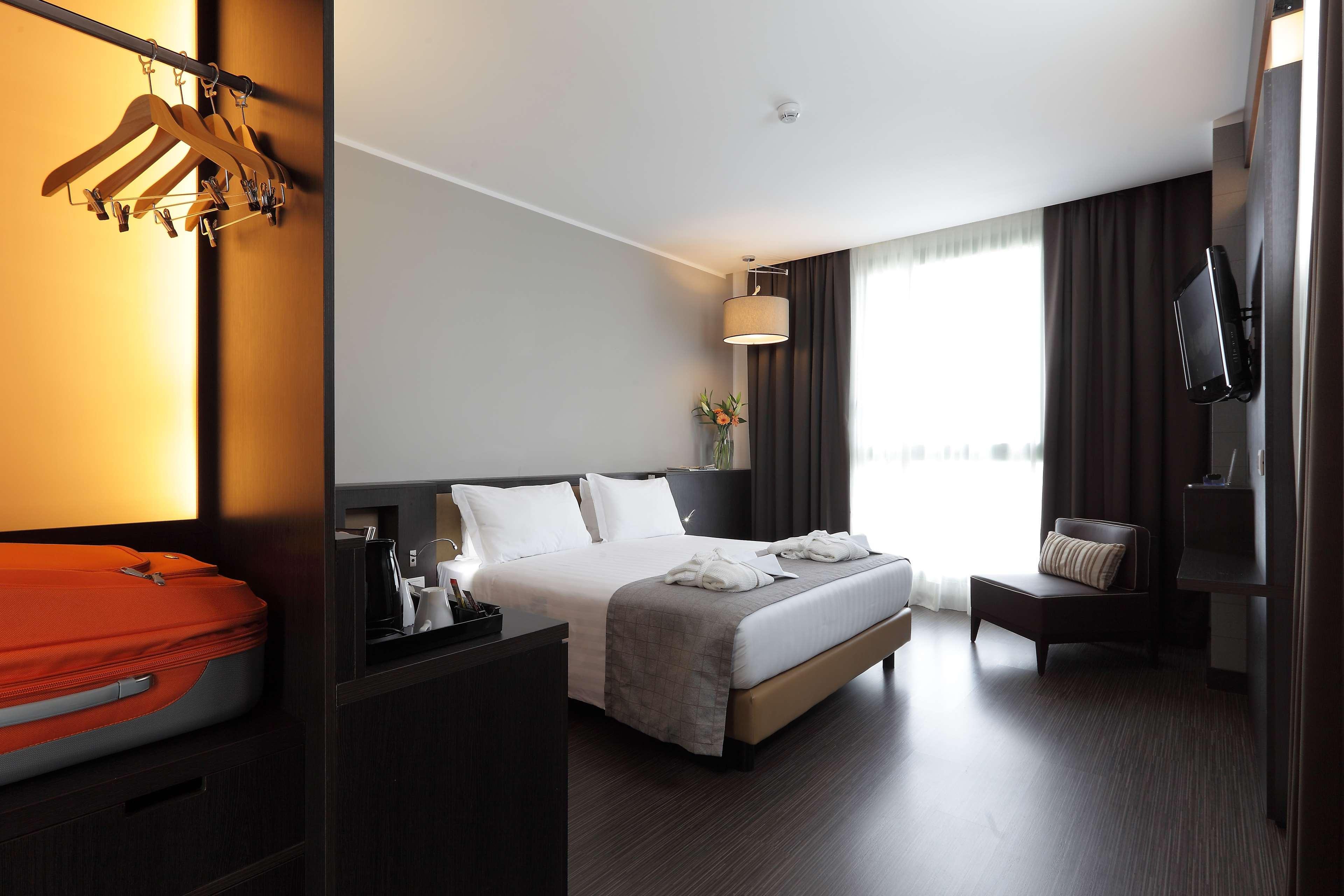Best Western Premier Chc Airport Genoa Exterior photo